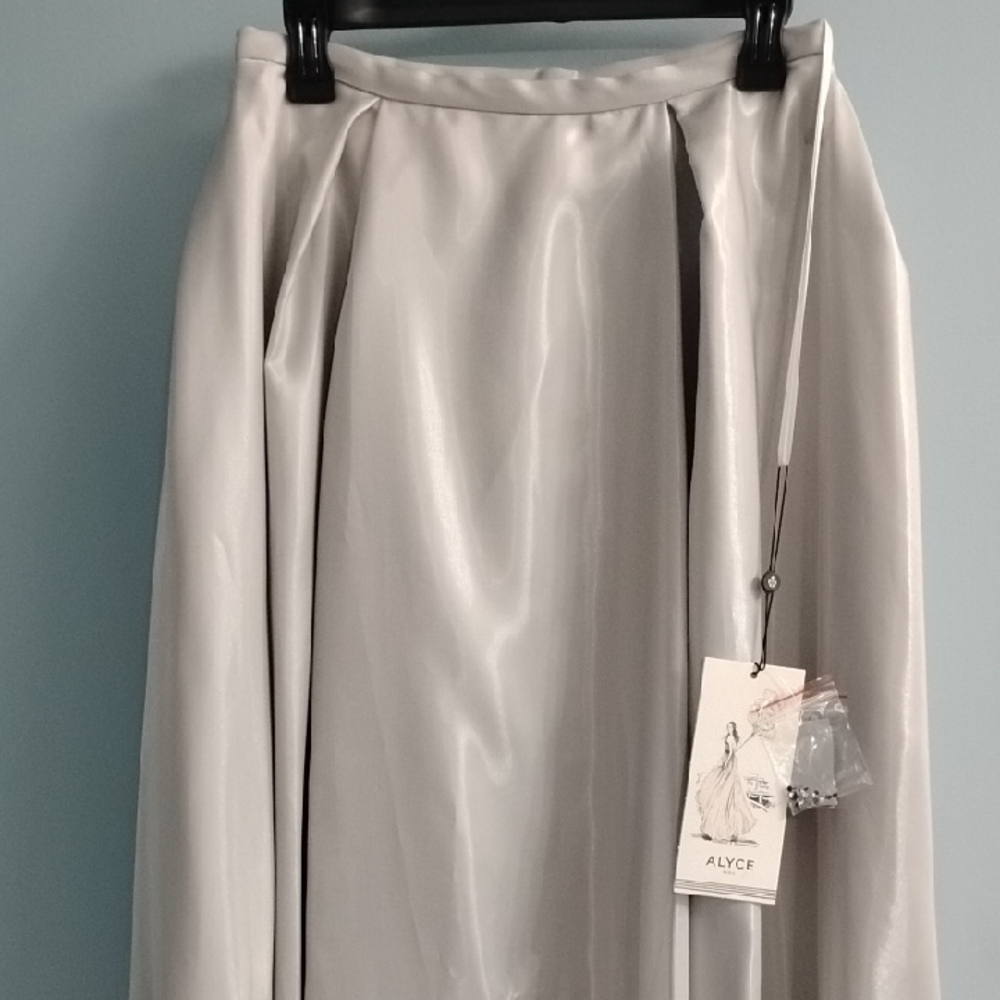 NWT Alyce Paris Shimmery Silver A-Line Satin Skirt Size 8 (See Description)